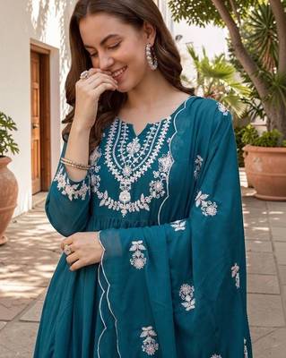 Women Ethnic Motifs Empire Thread Work Kurta with Trousers & With Dupatta 4