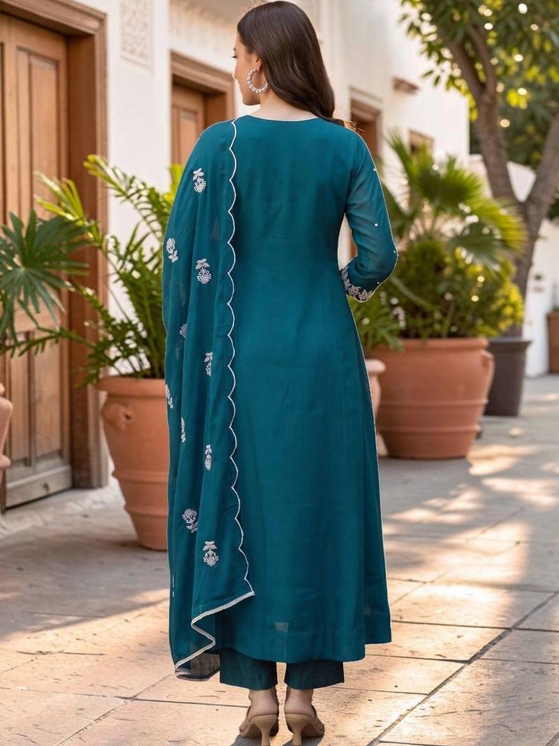 Women Ethnic Motifs Empire Thread Work Kurta with Trousers & With Dupatta