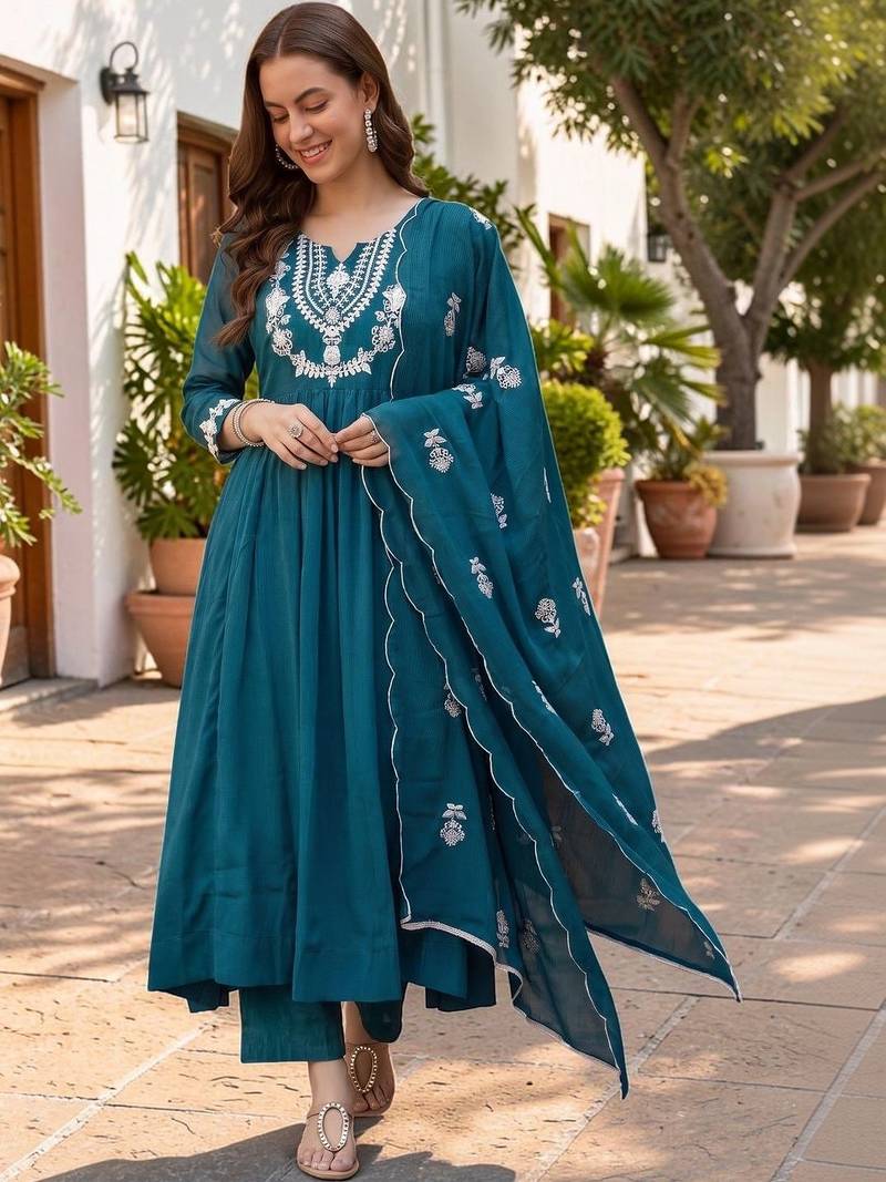 Women Ethnic Motifs Empire Thread Work Kurta with Trousers & With Dupatta