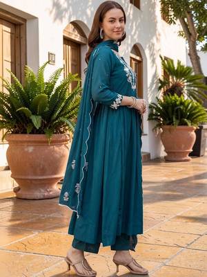 Women Ethnic Motifs Empire Thread Work Kurta with Trousers & With Dupatta 1