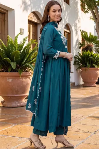 Women Ethnic Motifs Empire Thread Work Kurta with Trousers & With Dupatta