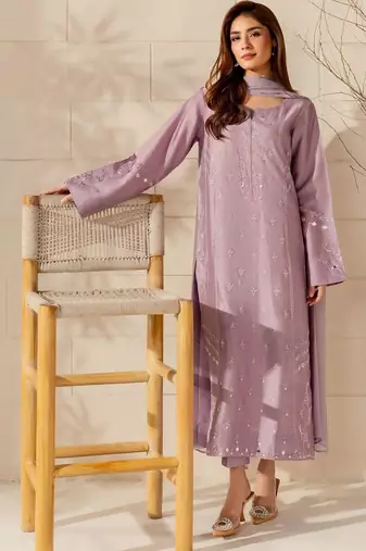 Women Floral Embroidered Regular Thread Work Silk Crepe Kurta with Trousers & With Dupatta