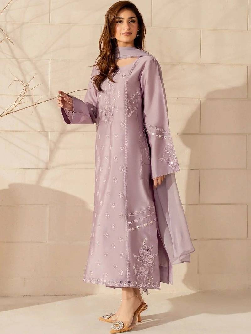 Women Floral Embroidered Regular Thread Work Silk Crepe Kurta with Trousers & With Dupatta