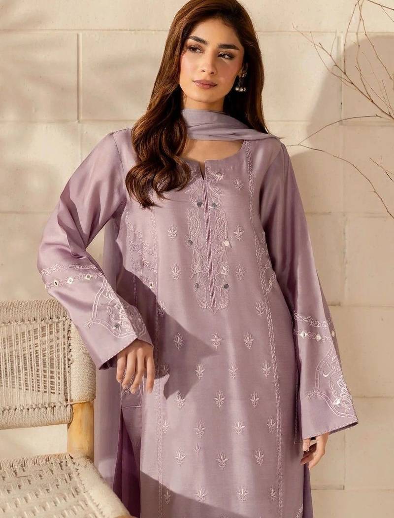 Women Floral Embroidered Regular Thread Work Silk Crepe Kurta with Trousers & With Dupatta