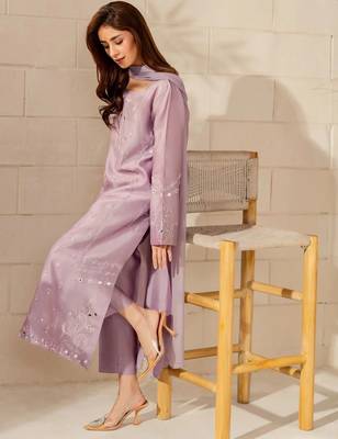 Women Floral Embroidered Regular Thread Work Silk Crepe Kurta with Trousers & With Dupatta 6