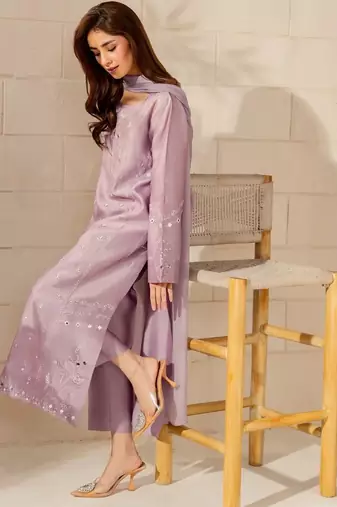 Women Floral Embroidered Regular Thread Work Silk Crepe Kurta with Trousers & With Dupatta
