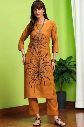 Women Floral Printed Cotton Kurta with Trousers