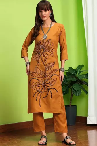 Women Floral Printed Cotton Kurta with Trousers