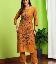 Women Floral Printed Cotton Kurta with Trousers
