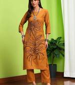 Women Floral Printed Cotton Kurta with Trousers