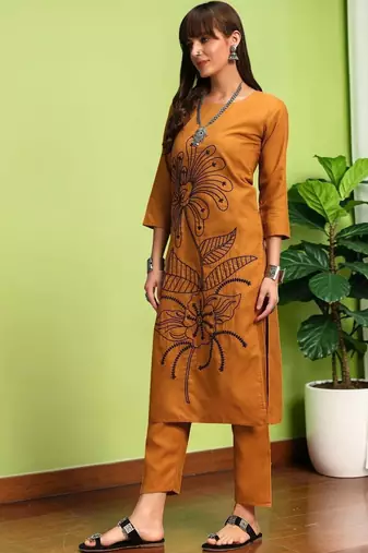 Women Floral Printed Cotton Kurta with Trousers