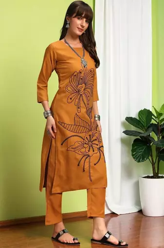 Women Floral Printed Cotton Kurta with Trousers