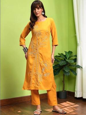 Women Floral Embroidered Regular Thread Work Pure Cotton Kurta with Trousers 1