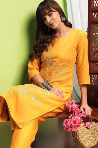 Women Floral Embroidered Regular Thread Work Pure Cotton Kurta with Trousers