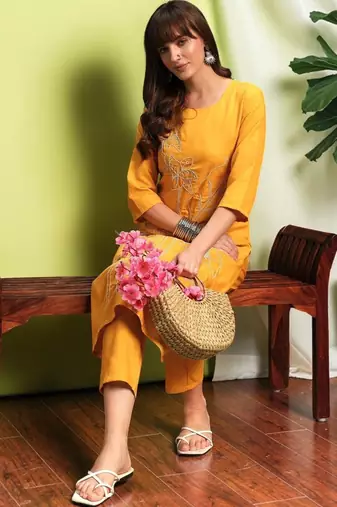 Women Floral Embroidered Regular Thread Work Pure Cotton Kurta with Trousers