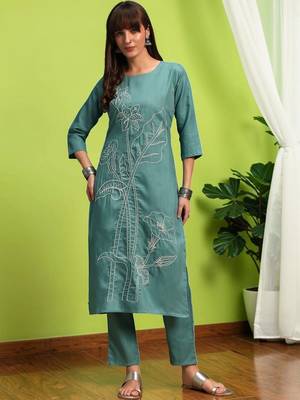 Women Embroidered Regular Kurta Set 1