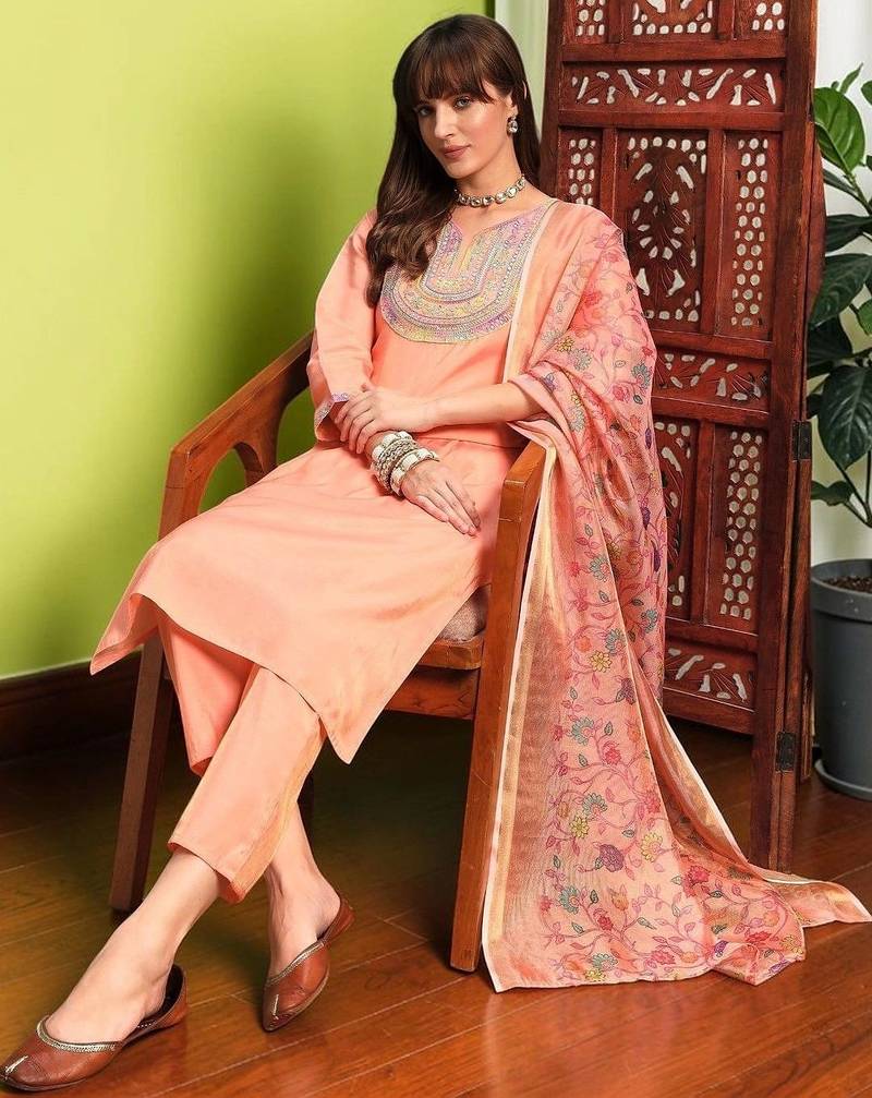 Women Ethnic Motifs Embroidered Regular Thread Work Kurta with Trousers & With Dupatta