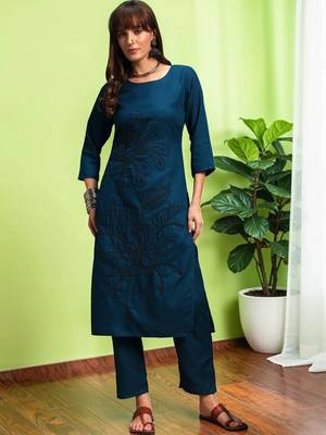 Women Ethnic Motifs Embroidered Regular Thread Work Pure Cotton Kurta with Trousers 1