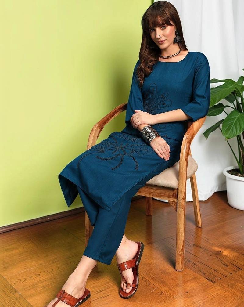 Women Ethnic Motifs Embroidered Regular Thread Work Pure Cotton Kurta with Trousers