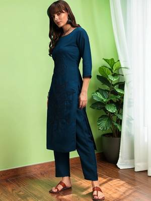 Women Ethnic Motifs Embroidered Regular Thread Work Pure Cotton Kurta with Trousers 3
