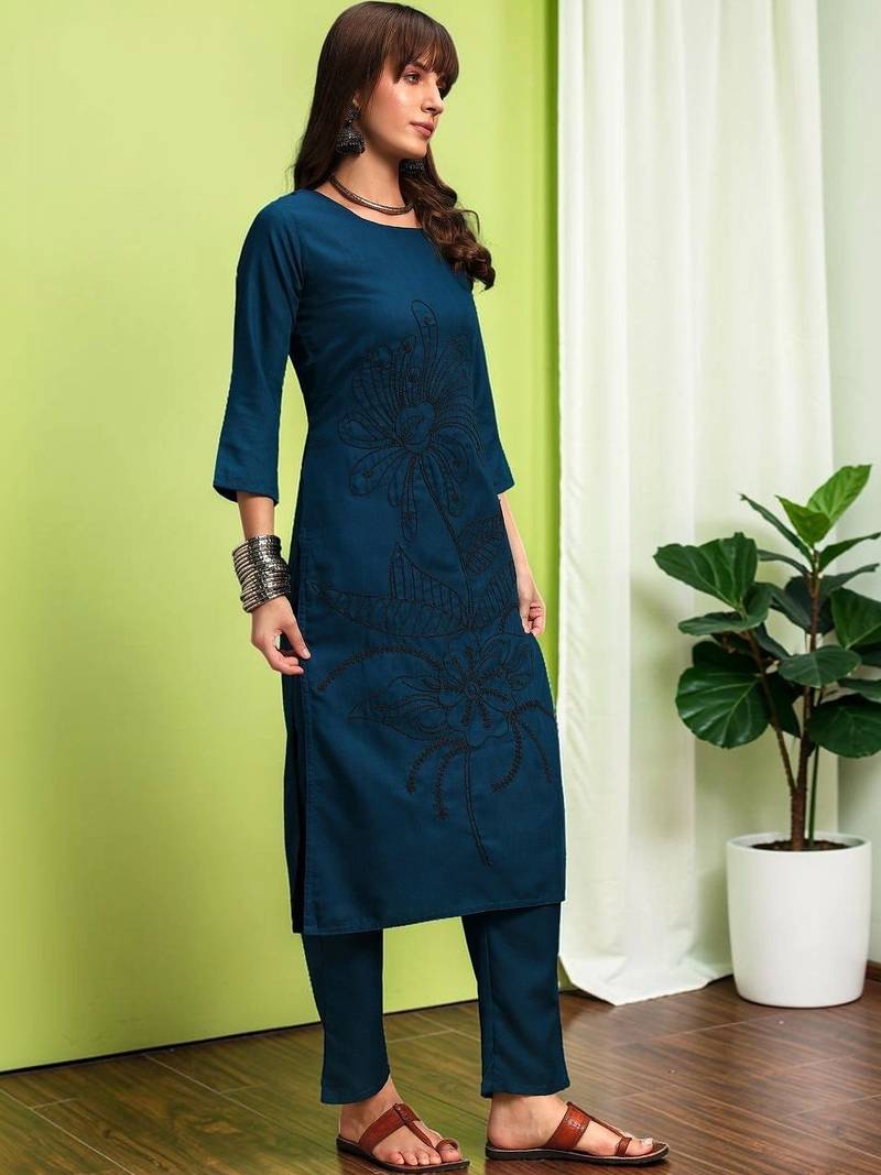 Women Ethnic Motifs Embroidered Regular Thread Work Pure Cotton Kurta with Trousers