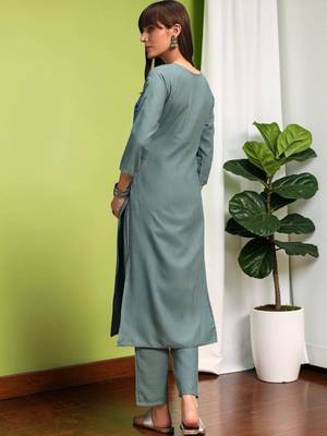 Women Floral Embroidered Regular Thread Work Pure Cotton Kurta with Trousers 5