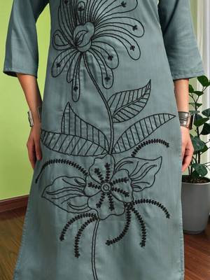 Women Floral Embroidered Regular Thread Work Pure Cotton Kurta with Trousers 7