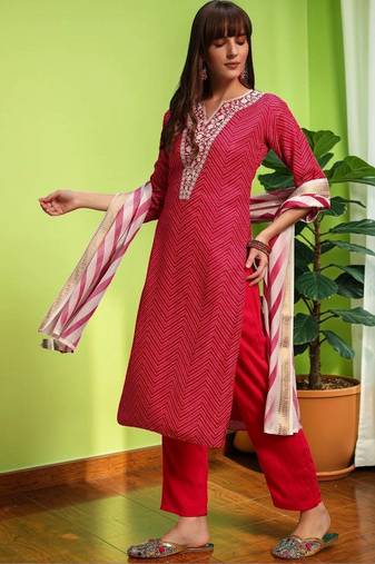 Women Printed Regular Thread Work Pure Cotton Kurta with Trousers & With Dupatta