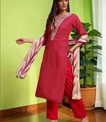 Women Printed Regular Thread Work Pure Cotton Kurta with Trousers & With Dupatta