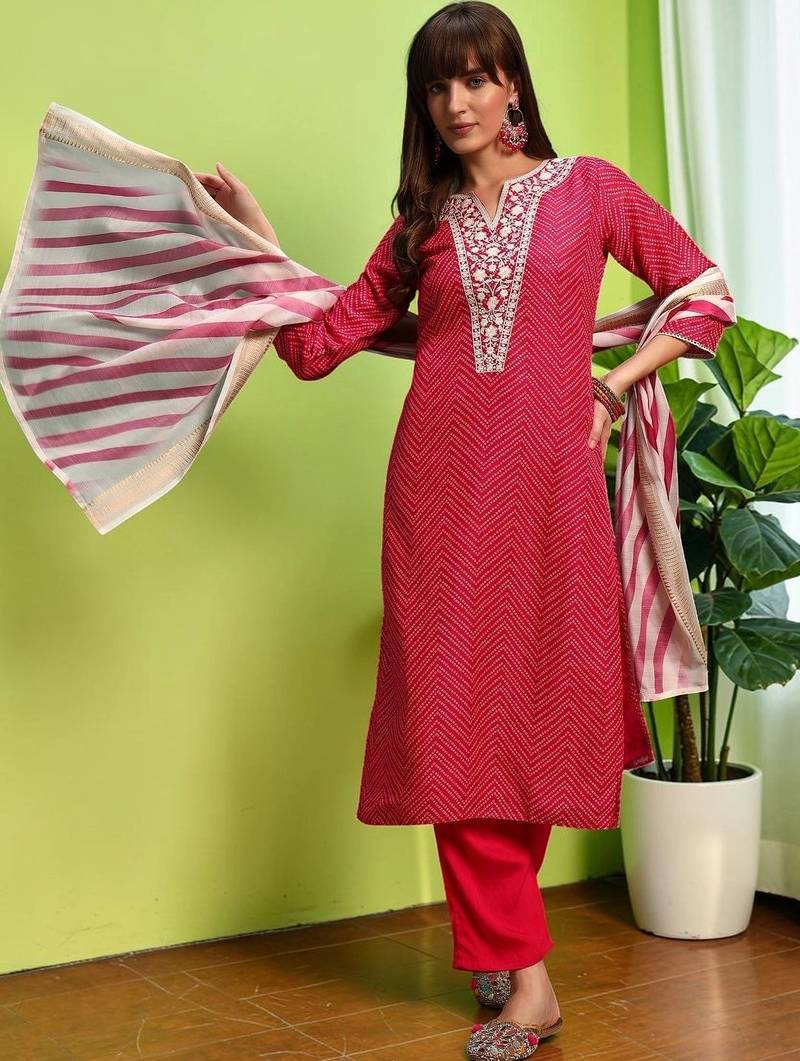 Women Printed Regular Thread Work Pure Cotton Kurta with Trousers & With Dupatta