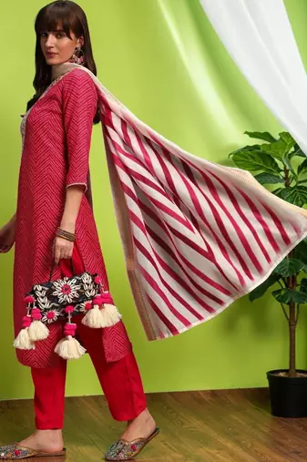 Women Printed Regular Thread Work Pure Cotton Kurta with Trousers & With Dupatta