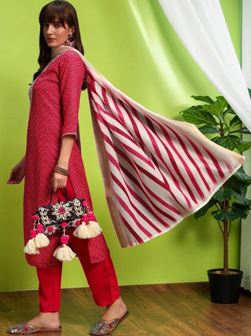 Women Printed Regular Thread Work Pure Cotton Kurta with Trousers & With Dupatta
