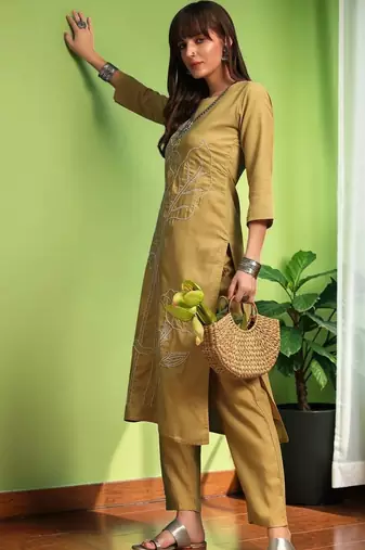 Women Floral Embroidered Regular Thread Work Pure Cotton Kurta with Trousers