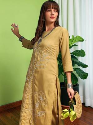 Women Floral Embroidered Regular Thread Work Pure Cotton Kurta with Trousers 3