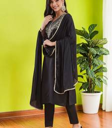Women Ethnic Motifs Embroidered Regular Thread Work Kurta with Trousers & With Dupatta
