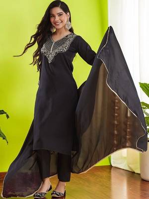 Women Ethnic Motifs Embroidered Regular Thread Work Kurta with Trousers & With Dupatta 3