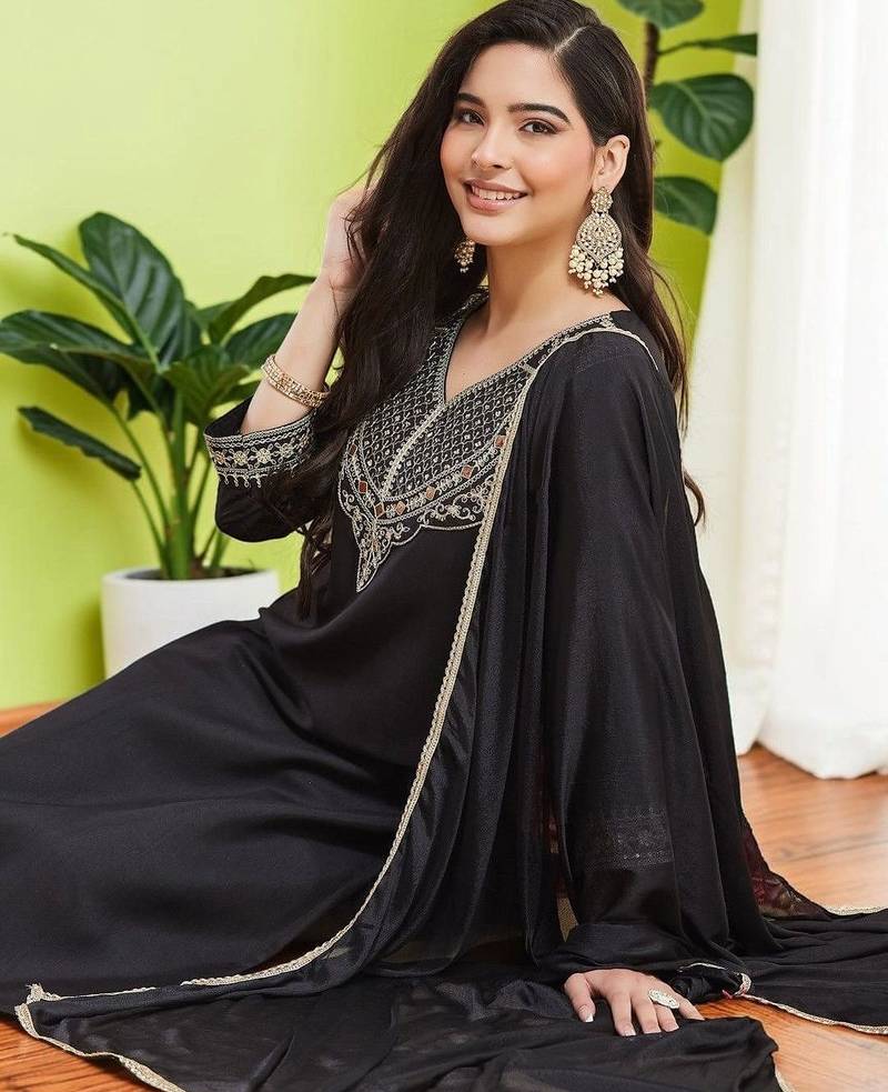 Women Ethnic Motifs Embroidered Regular Thread Work Kurta with Trousers & With Dupatta