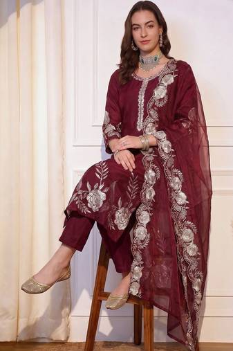 Women Ethnic Motifs Embroidered Regular Thread Work Chanderi Silk Kurta with Trousers & With Dupatta