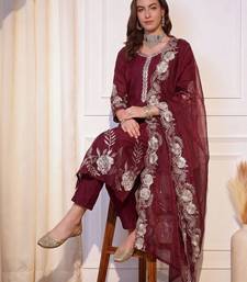 Women Ethnic Motifs Embroidered Regular Thread Work Chanderi Silk Kurta with Trousers & With Dupatta