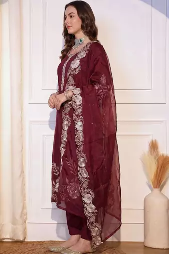 Women Ethnic Motifs Embroidered Regular Thread Work Chanderi Silk Kurta with Trousers & With Dupatta