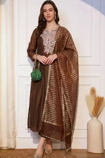 Women Ethnic Motifs Embroidered Regular Thread Work Chanderi Silk Kurta with Trousers & With Dupatta