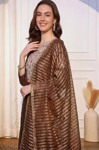 Women Ethnic Motifs Embroidered Regular Thread Work Chanderi Silk Kurta with Trousers & With Dupatta