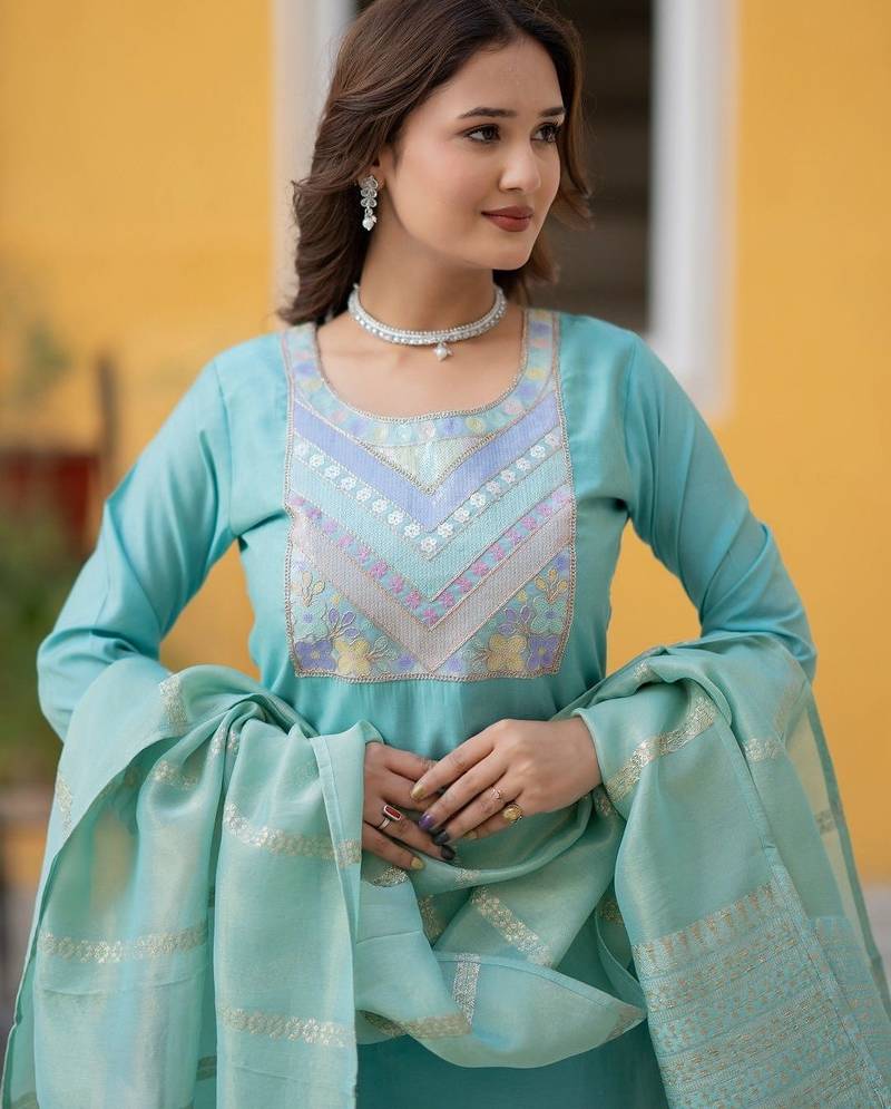 Women Ethnic Motifs Embroidered Regular Thread Work Kurta with Trousers & With Dupatta