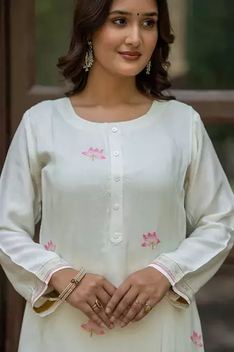 Women Floral Embroidered Regular Thread Work Pure Silk Kurta with Trousers