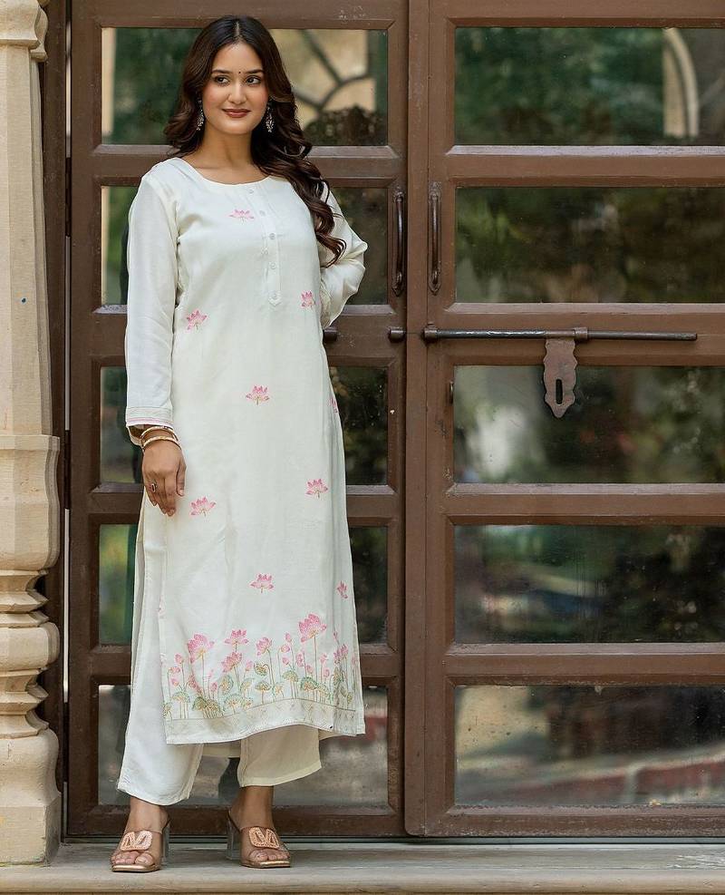 Women Floral Embroidered Regular Thread Work Pure Silk Kurta with Trousers