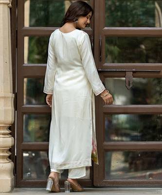 Women Floral Embroidered Regular Thread Work Pure Silk Kurta with Trousers 5