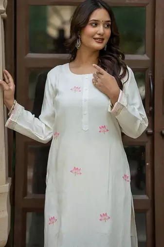 Women Floral Embroidered Regular Thread Work Pure Silk Kurta with Trousers
