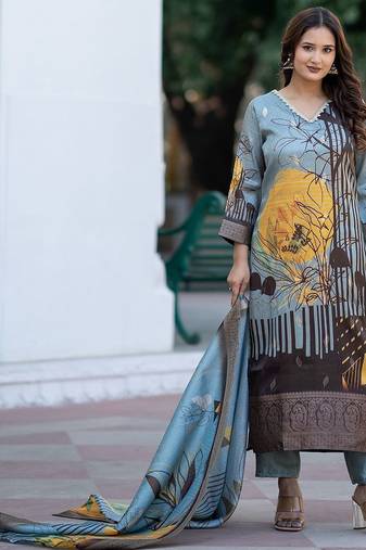 Women Floral Printed Regular Kurta with Trousers & With Dupatta