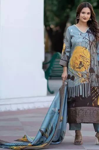 Women Floral Printed Regular Kurta with Trousers & With Dupatta