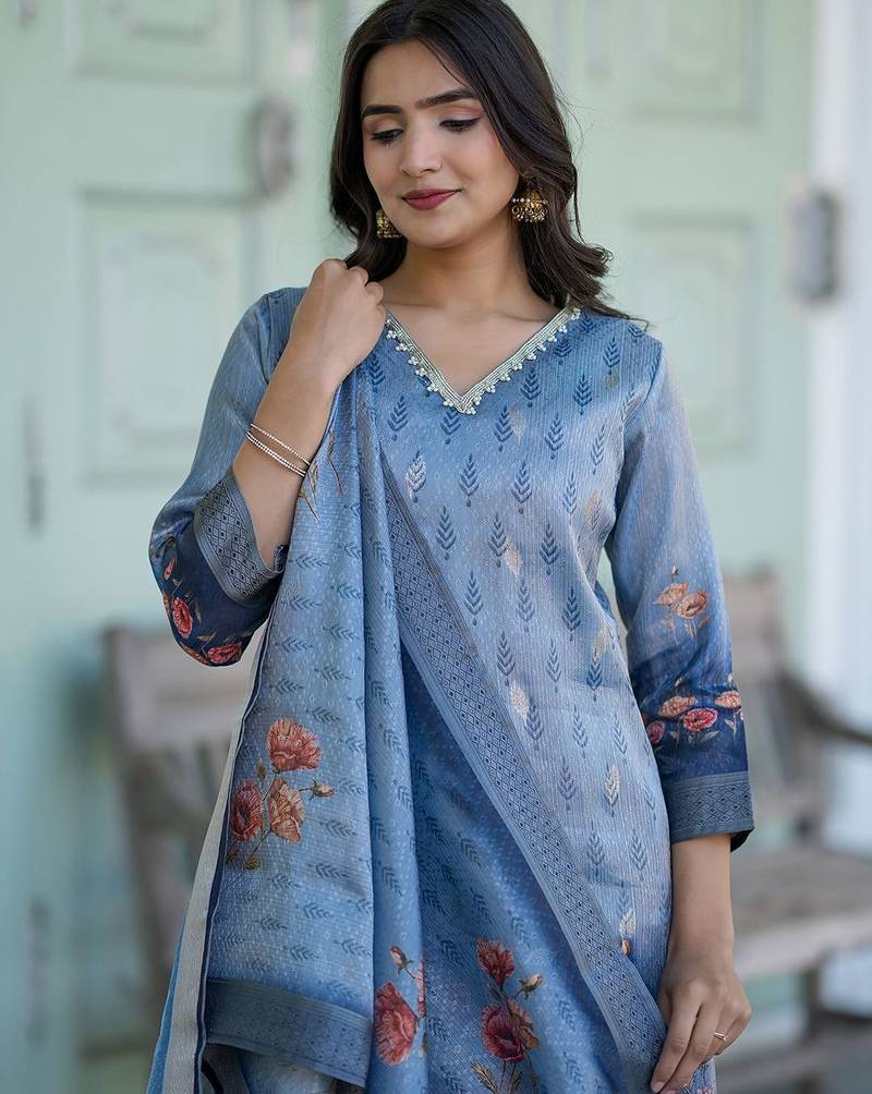 Women Floral Printed Regular Beads and Stones Kurta with Trousers & With Dupatta